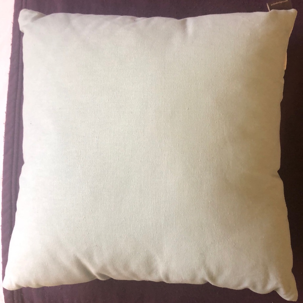 Throw pillow - Picture 2 of 3